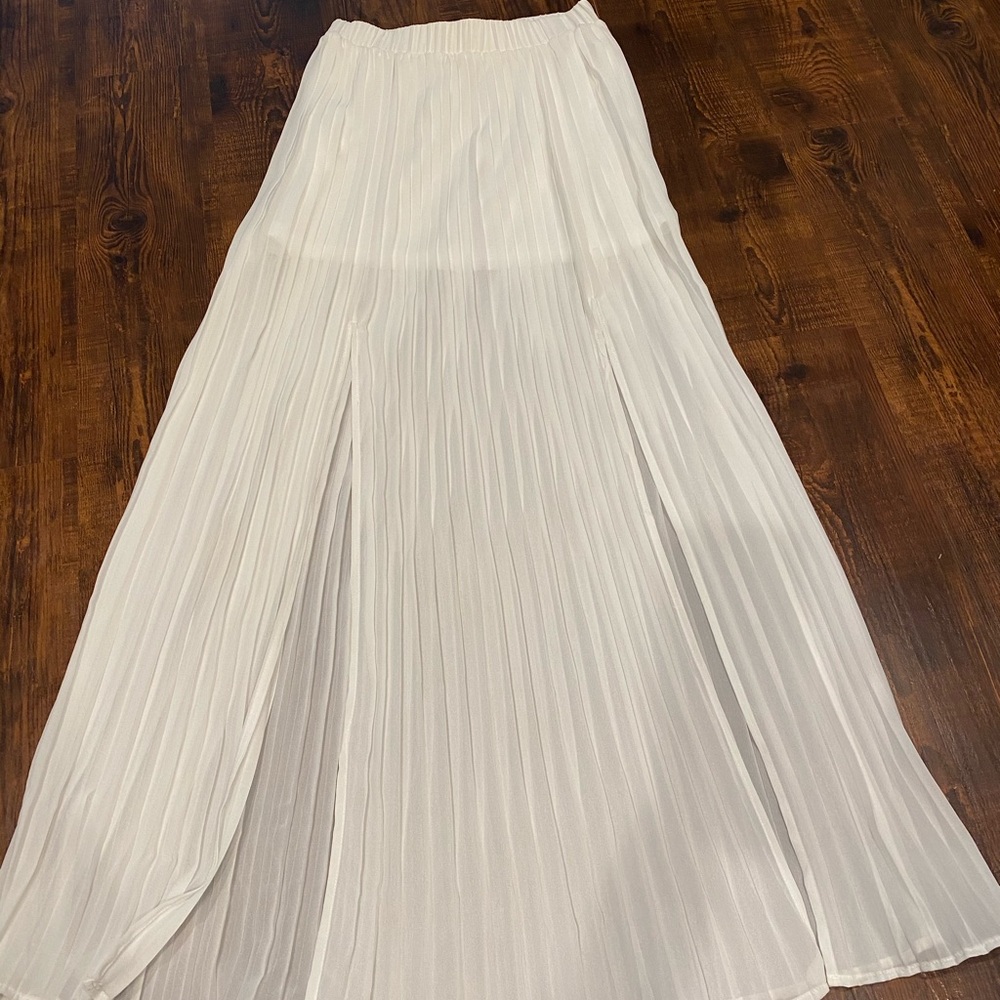 White skirt. Small